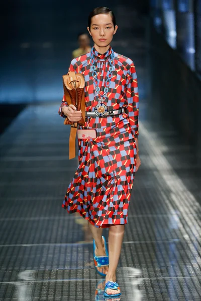 Look 27